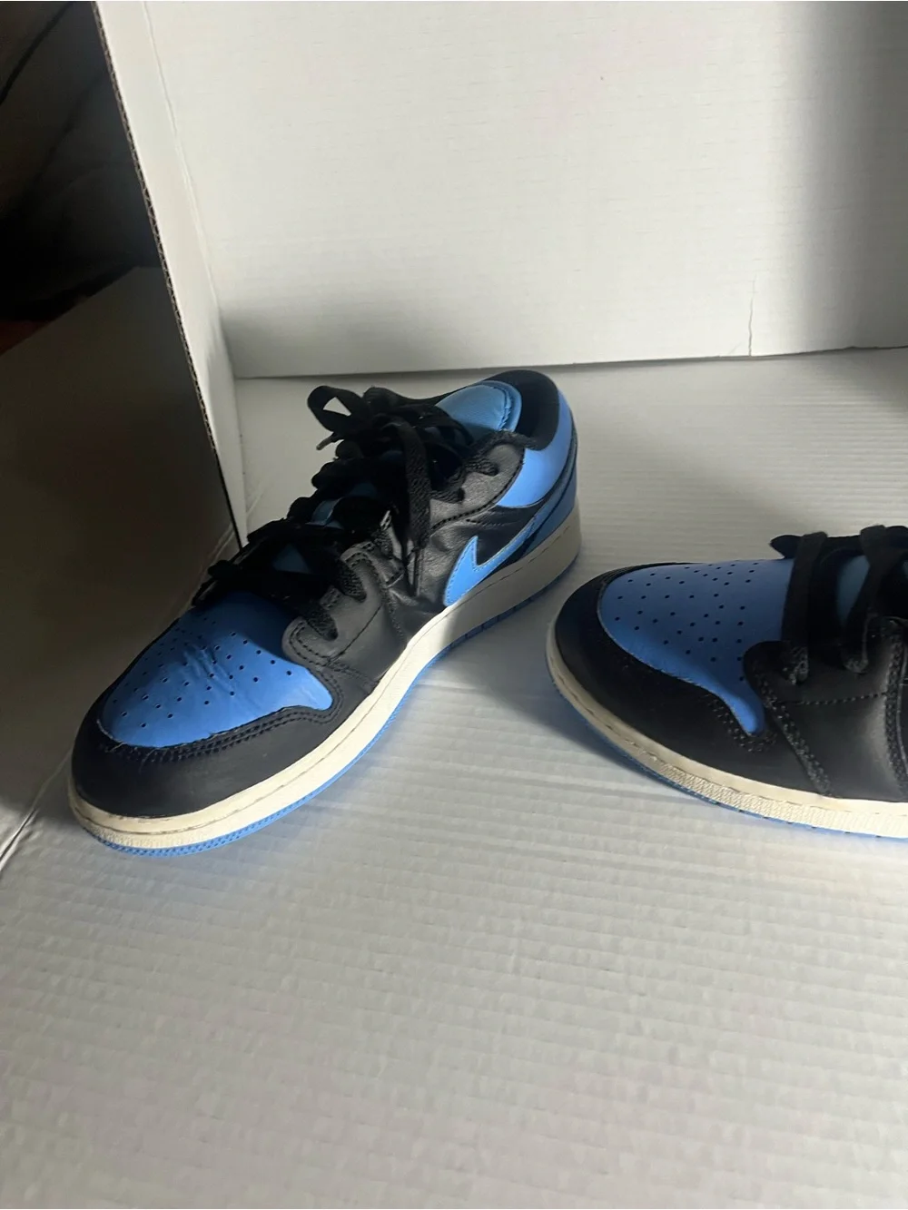 Nike Kids Low Top Sneakers in Black and Light Blue